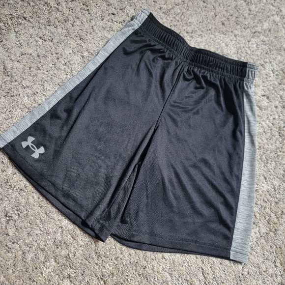 Under Armour boys' athletic shorts in size 7 - Picture 1 of 5